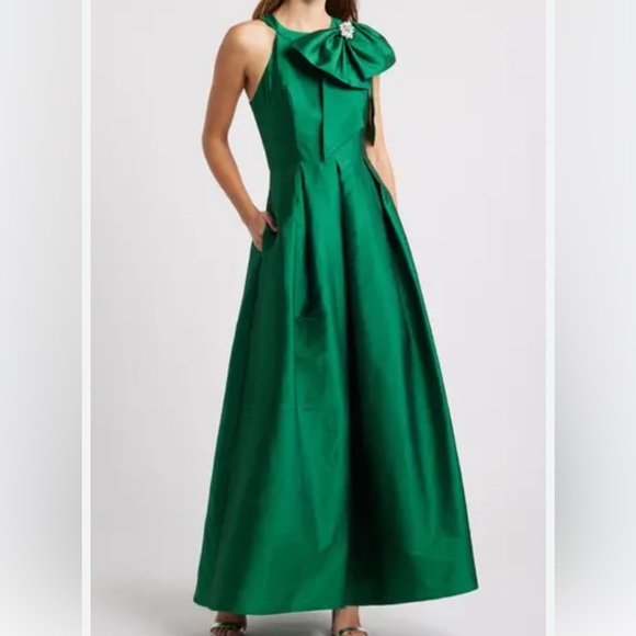 Eliza J Elegant Green Evening Gown - Picture 2 of 8